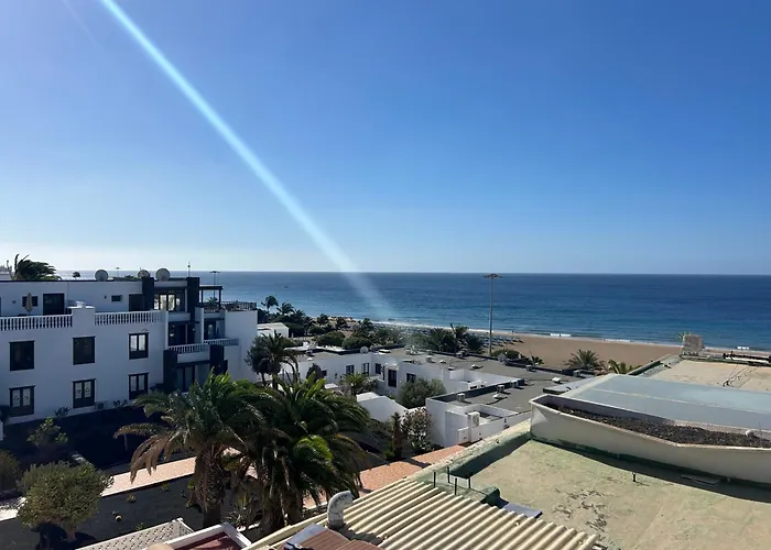 Stunning 2 Bedroom Duplex Close To Main Beach With Seaviews